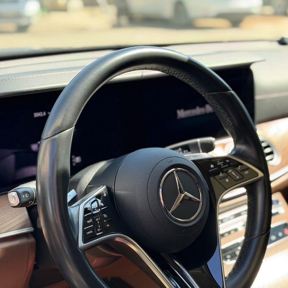 Autowax Darıca'da bakımı yapılan Mercedes-Benz direksiyon ve iç mekân detayı